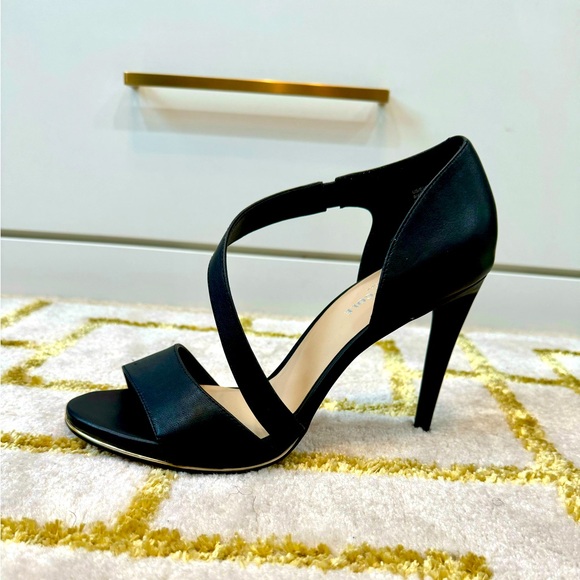 Like New-Kenneth Cole Black Strappy Leather 4in Heels - Size 9M - Final Markdown - Picture 2 of 5
